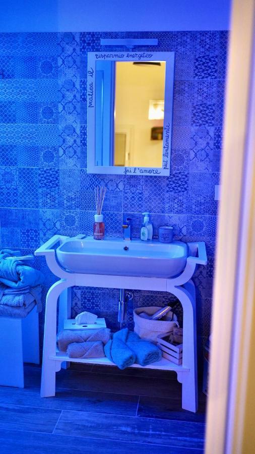 Bed Art Relaxing Suite - Appartamento Con Sauna Happiness Suite Gallery ซัน เบเนเดตโต เดล ตรอนโต ภายนอก รูปภาพ